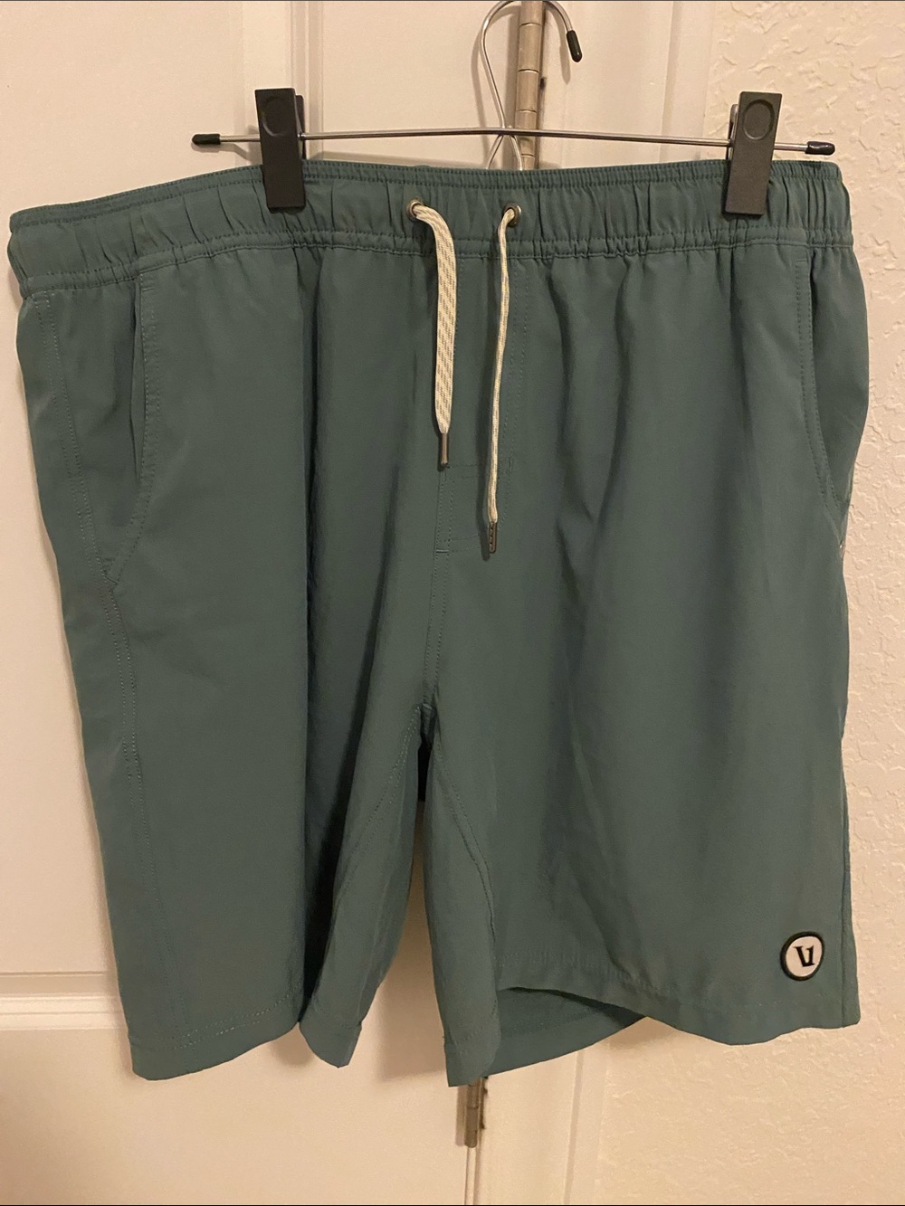 Vuori men’s shorts with liner